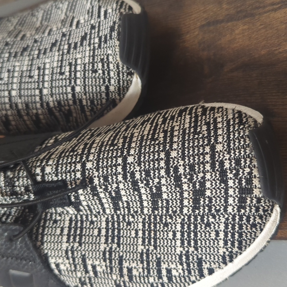 EC Boys ADIDAS Sneakers - Picture 4 of 4